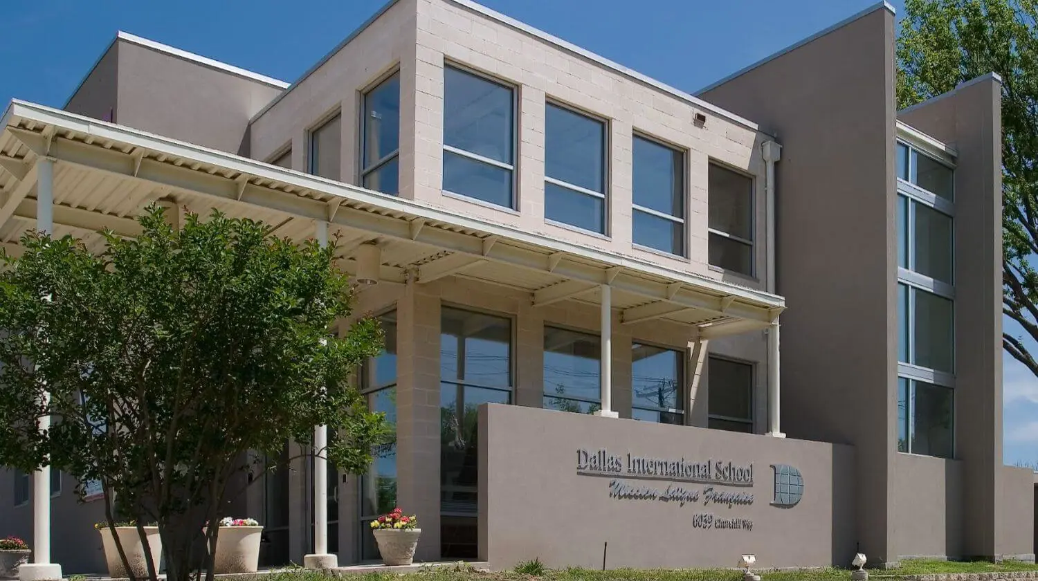 2001 photograph of completed Dallas International School new campus building.
