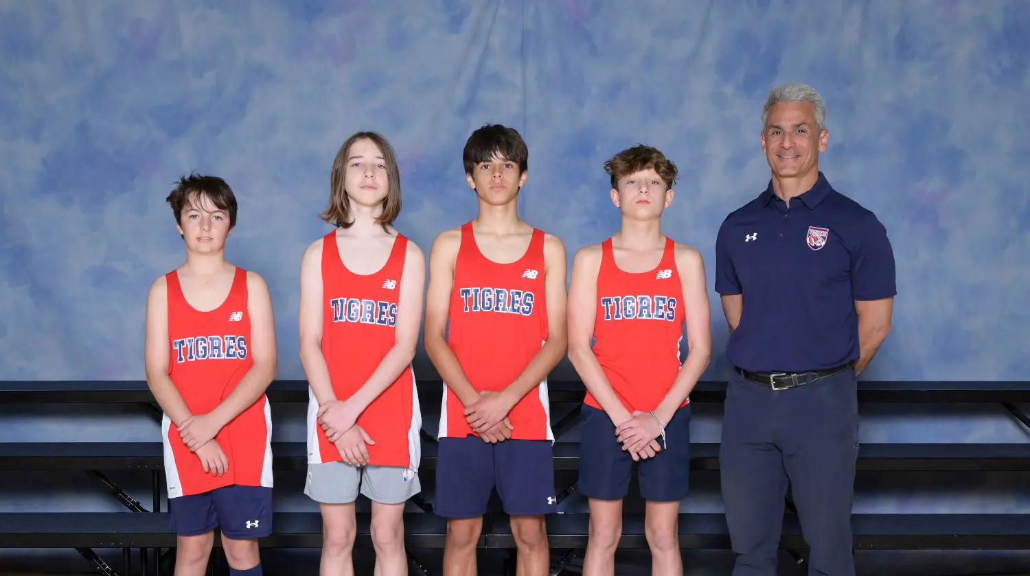 DIS HS Cross Country team photo.