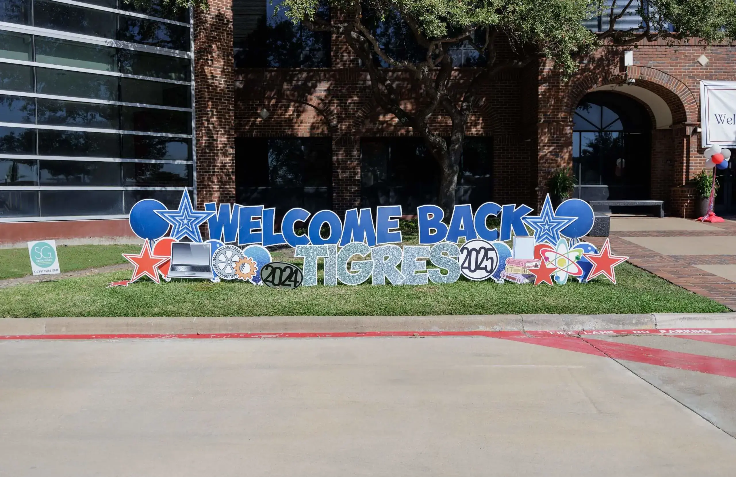 Welcome sign for returning students outside the Waterview Campus at Dallas International School.