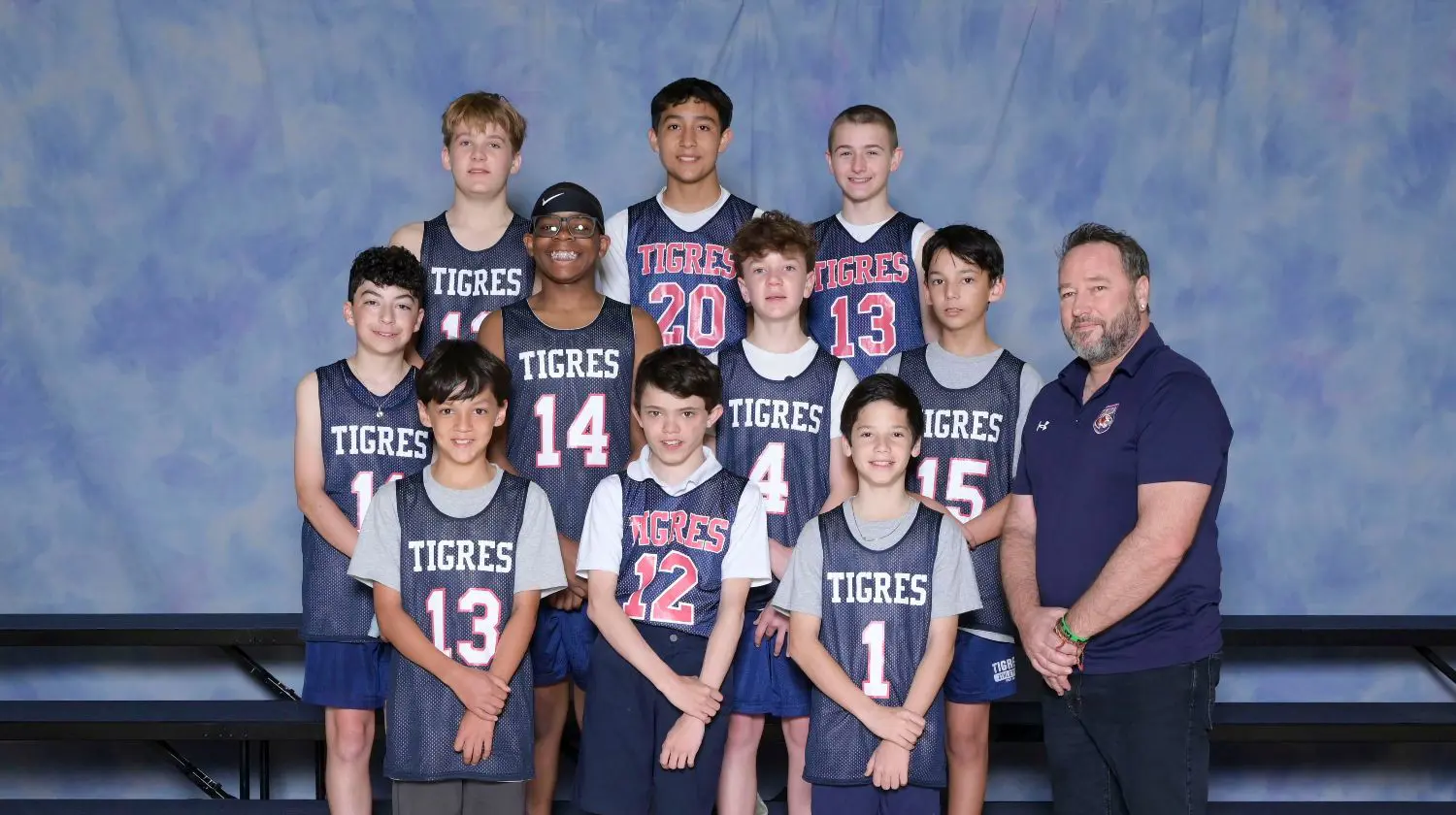 DIS MS Basketball team photo.