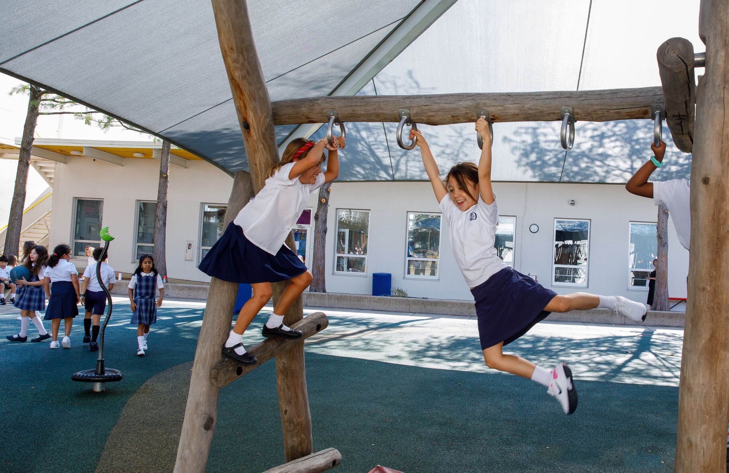 DIS Elementary school students playing on a climbing frame at recess.