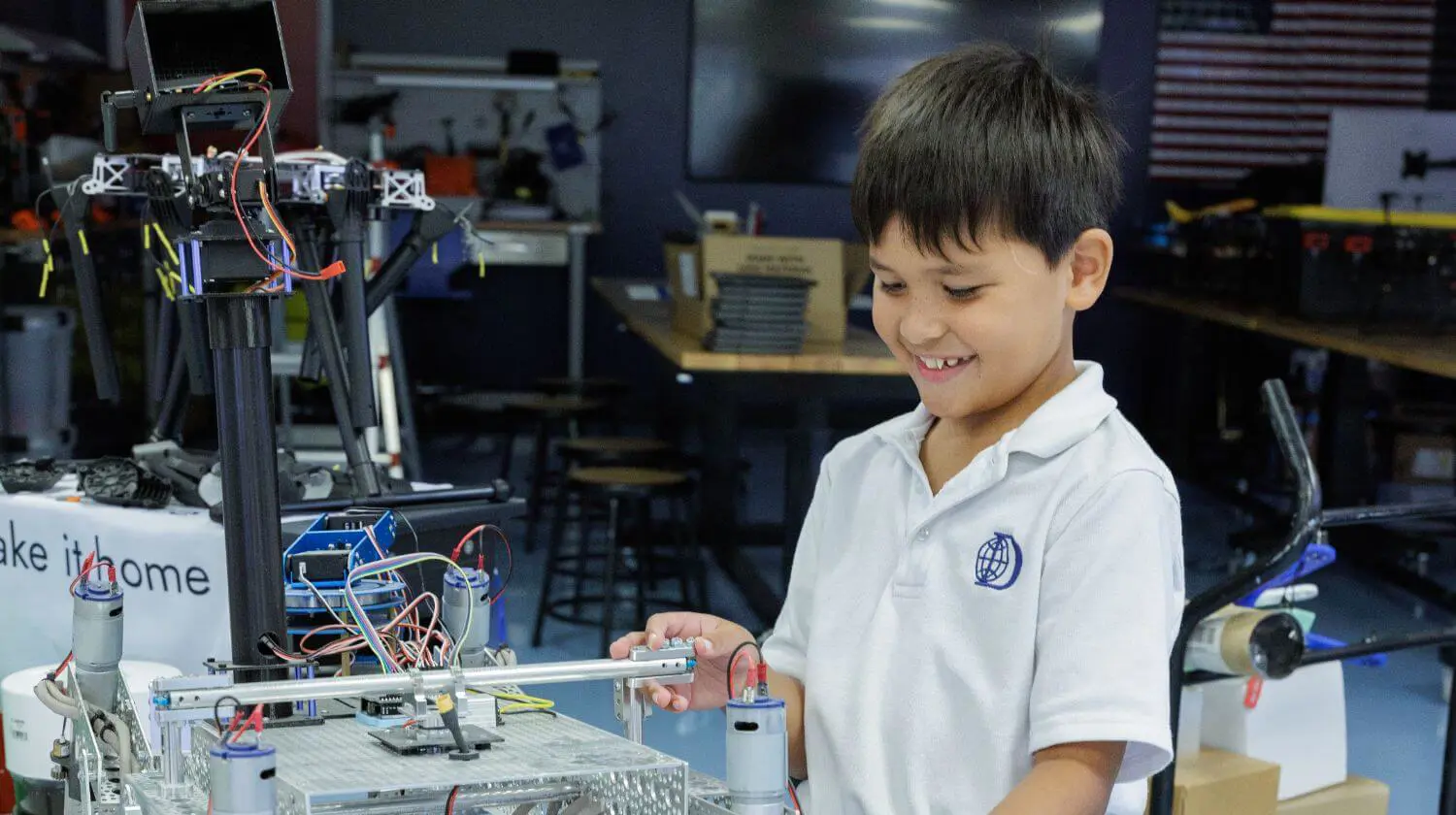 DIS student building a robot.